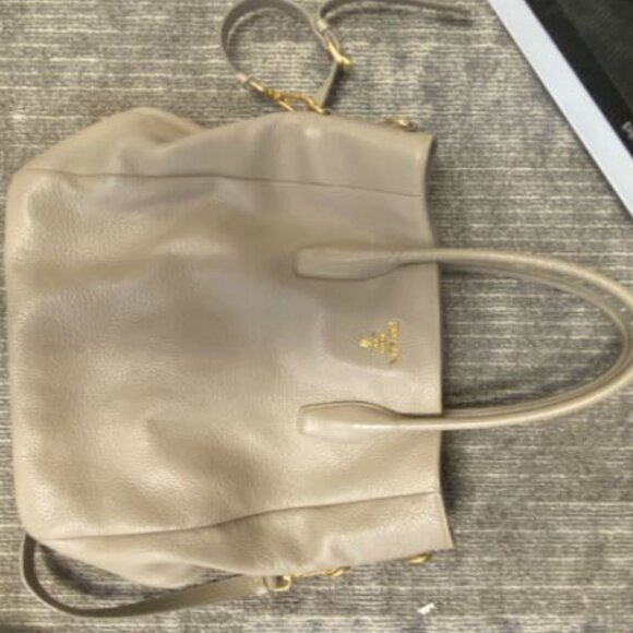 Prada Vitello Daino Leather Tote - Picture 4 of 4